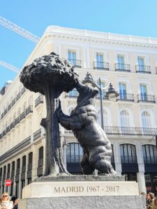 Puerta del Sol - statue of the bear and the strawberry tree