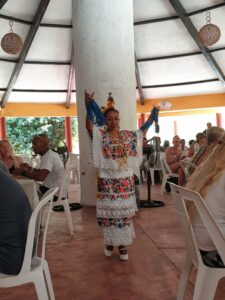 Lunch near Suytun cenote with entertainment