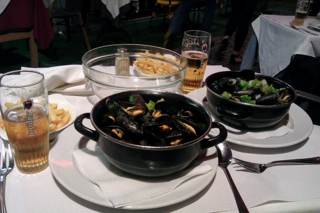 Food mussels with fries CheckinAway