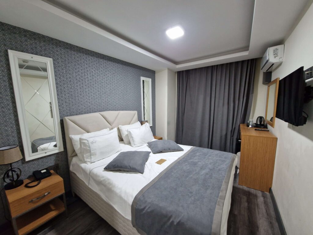 Bedroom - Almina Inn Hotel