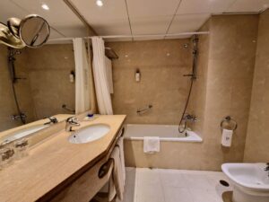 Hotel Travel Park Lisboa Bathroom