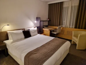 Crowne Plaza Zurich room