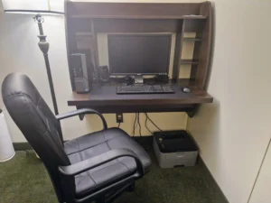 The Business Inn & Suites Ottawa 2 Bed Suite desk