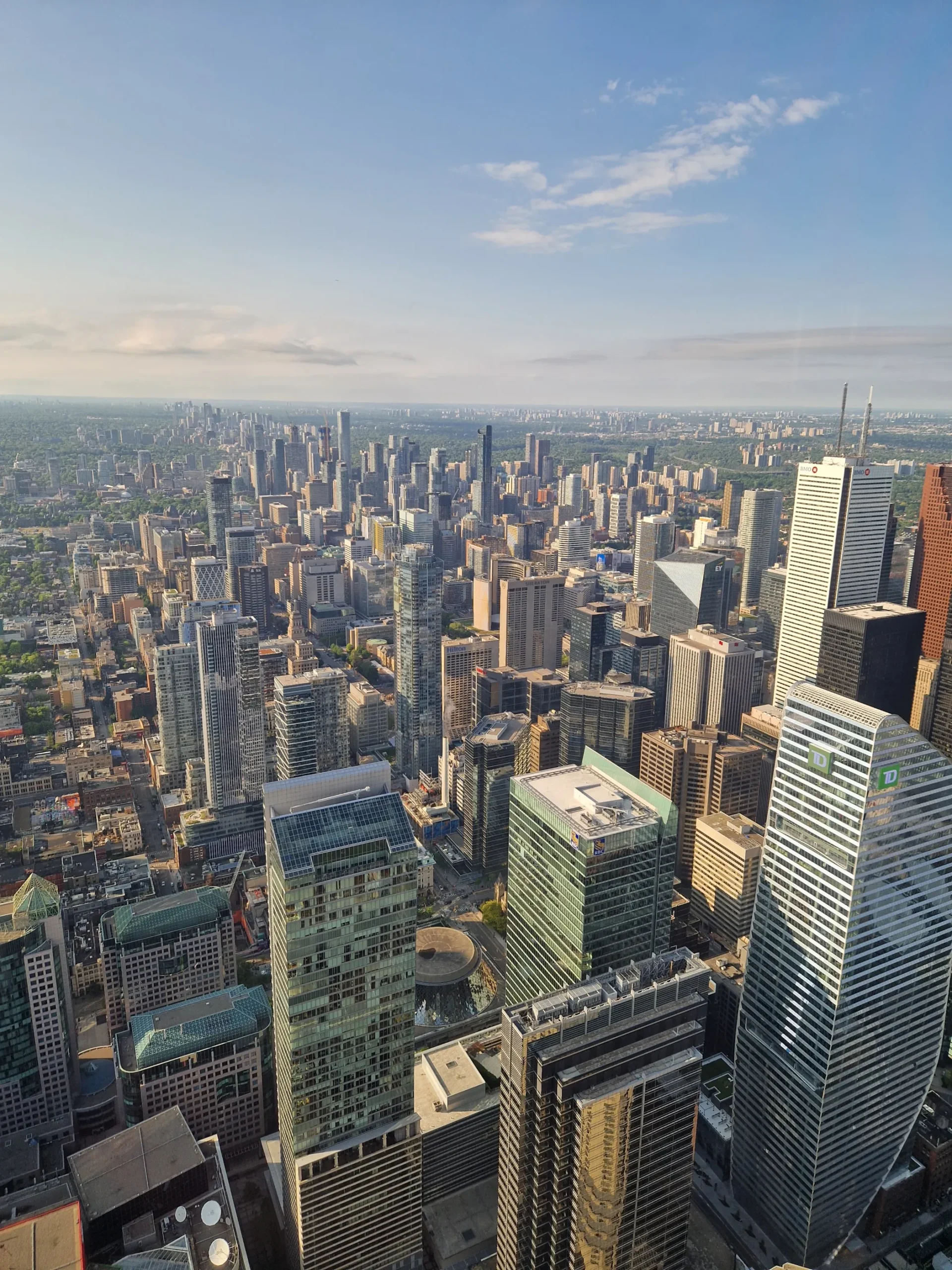 Toronto skyscraper views from CN tower | CheckinAway