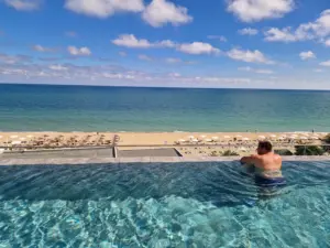 Infinity pool