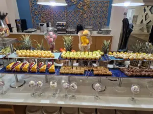 Sentido Marea food desserts section