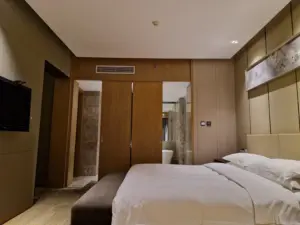 Ramada Xi'An apartment bedroom view towards bathroom