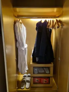 Ramada Xi'An bedroom wardrobe