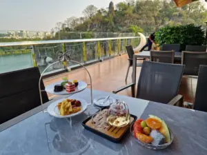 Jolie Vue hotel Guilin restaurant afternoon tea with a view