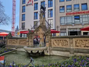 Heinzelmännchen Fountain
