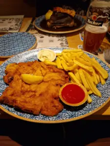 Nuremberg food - Tucher-Bräu am Opernhaus schnitzel