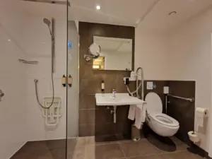 Mercure Hotel Brussels Centre Midi bathroom