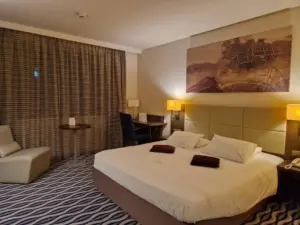 Mercure Hotel Brussels Centre Midi bedroom