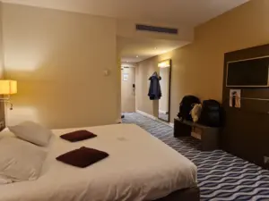 Mercure Hotel Brussels Centre Midi bedroom views