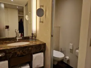 Occidental Dresden Newa bathroom and toilet