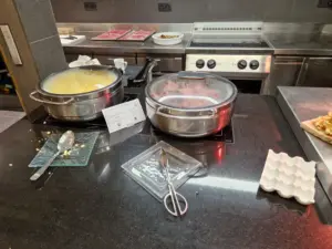 Pullman Brussels Midi breakfast eggs and bacon