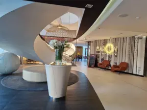 Pullman Brussels Midi lobby