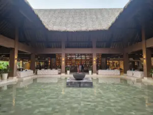 Grand Palladium Kantenah lobby bar