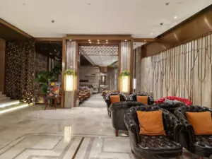 Yitel Premium Shanghai hotel lobby and restaurant view