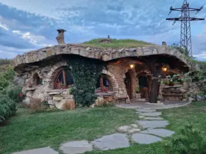 Zlaten Park Lukovit hobbit house