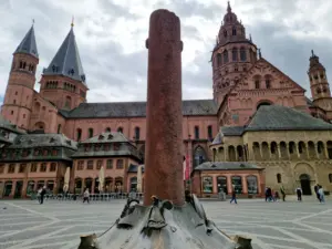 Mainz Rekonstruierter Marktplatz am Dom view