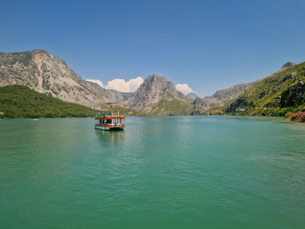 Green Canyon boat cruise view